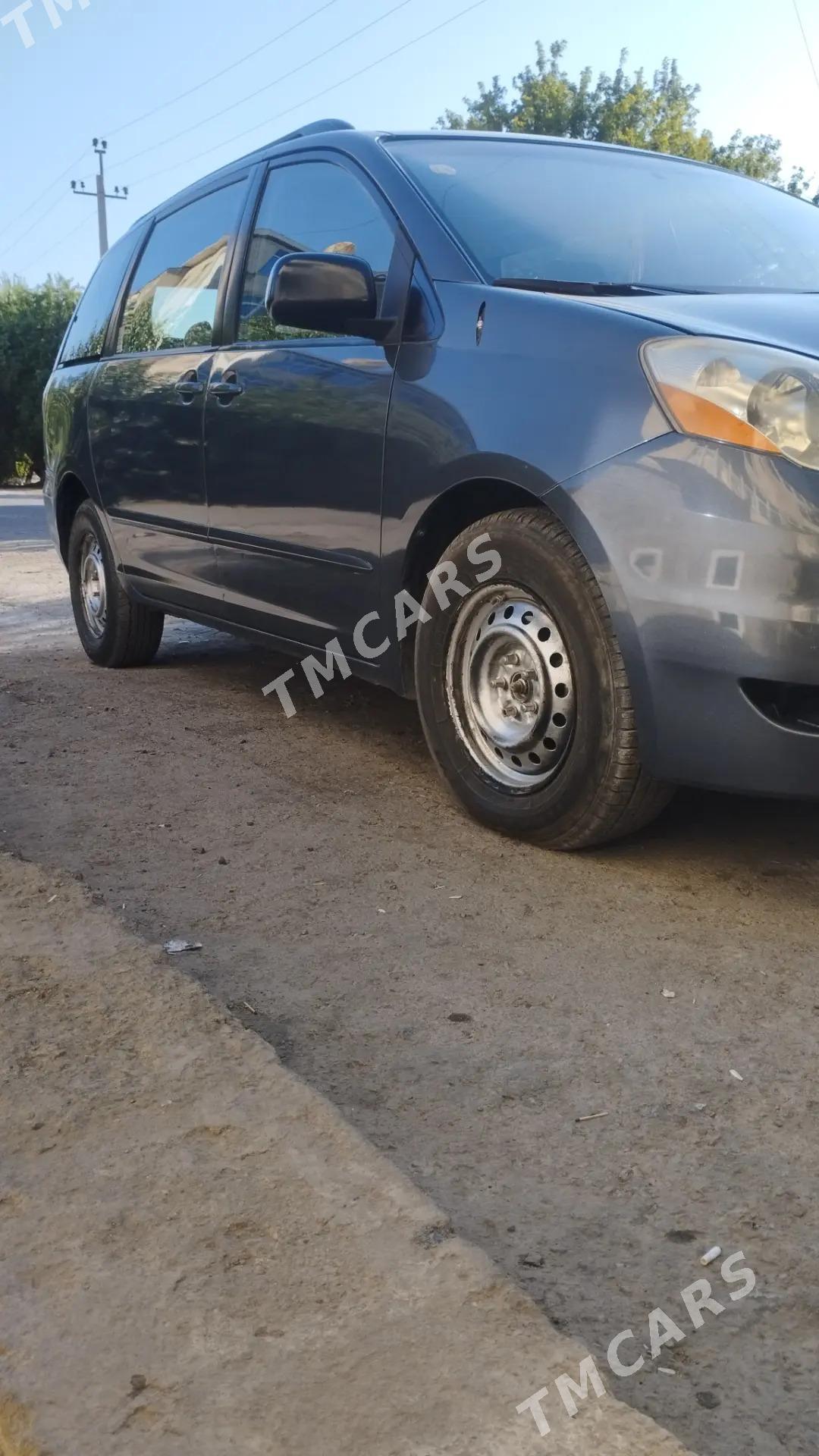 Toyota Sienna 2009 - 210 000 TMT - Daşoguz - img 2