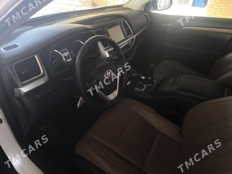 Toyota Highlander 2018 - 580 000 TMT - Мургап - img 8