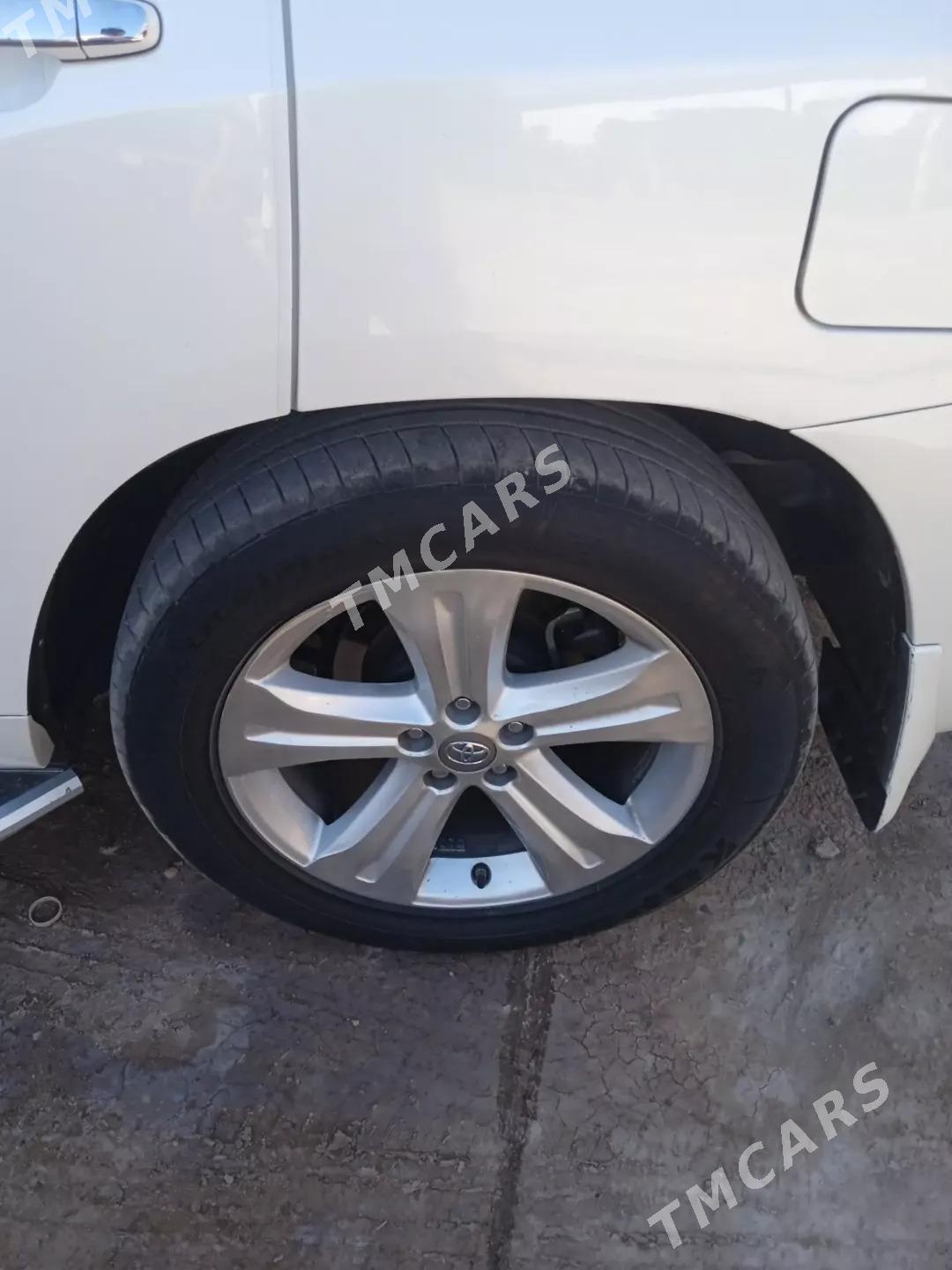 Toyota Highlander 2010 - 325 000 TMT - Кёнеургенч - img 2