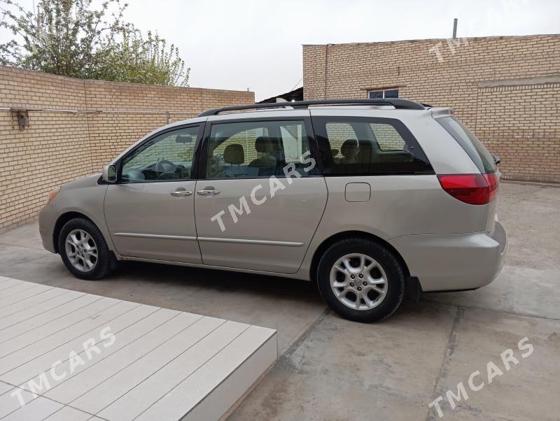 Toyota Sienna 2004 - 210 000 TMT - Мары - img 4