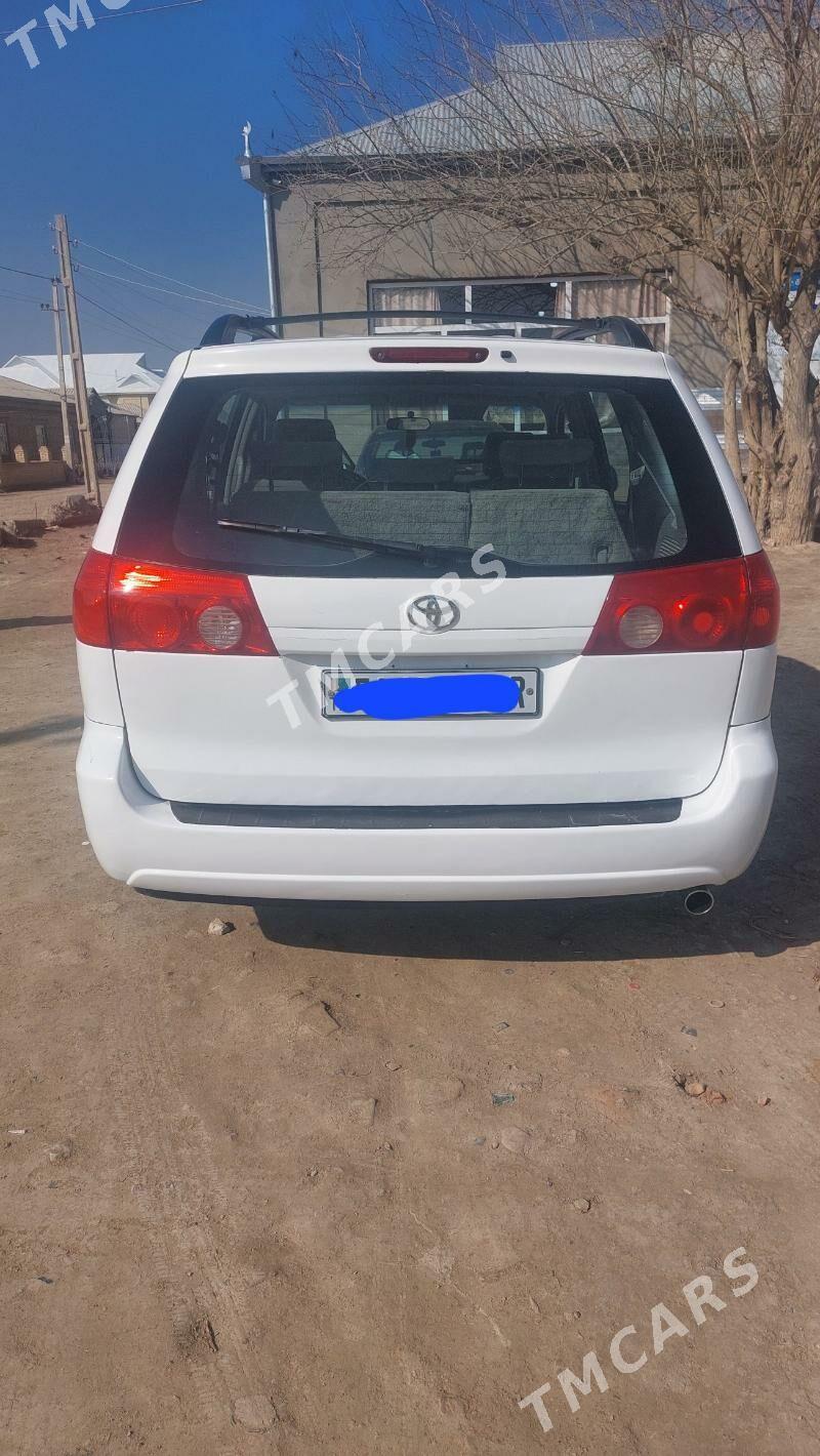 Toyota Sienna 2004 - 210 000 TMT - Мары - img 2