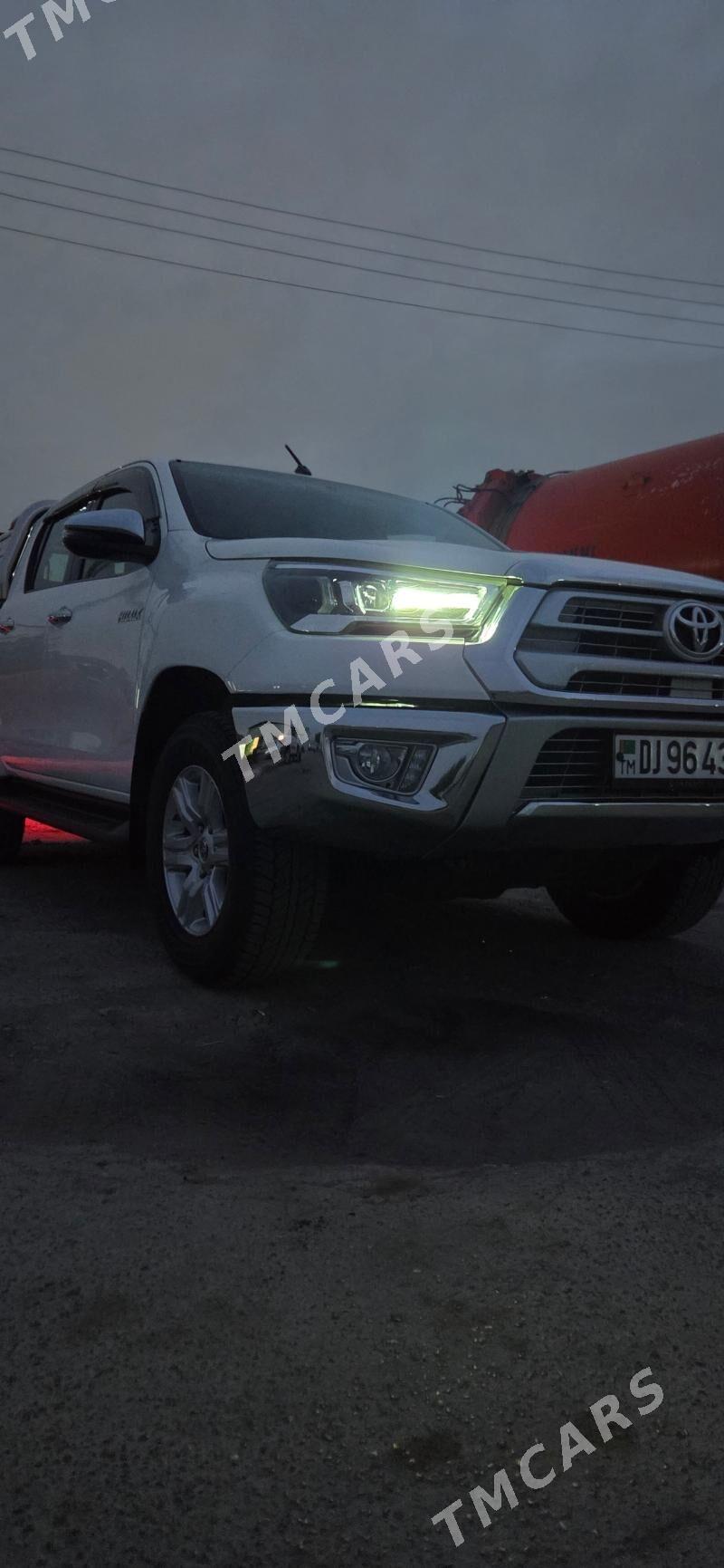 Toyota Hilux 2021 - 570 000 TMT - Анев - img 3