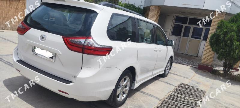 Toyota Sienna 2019 - 400 000 TMT - Мары - img 3