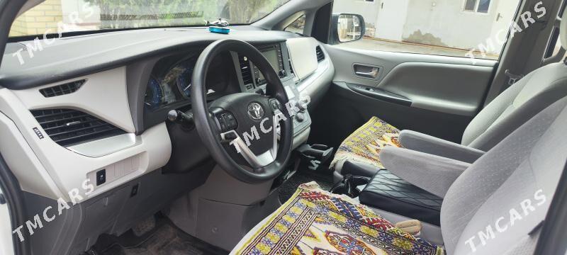 Toyota Sienna 2019 - 400 000 TMT - Мары - img 6