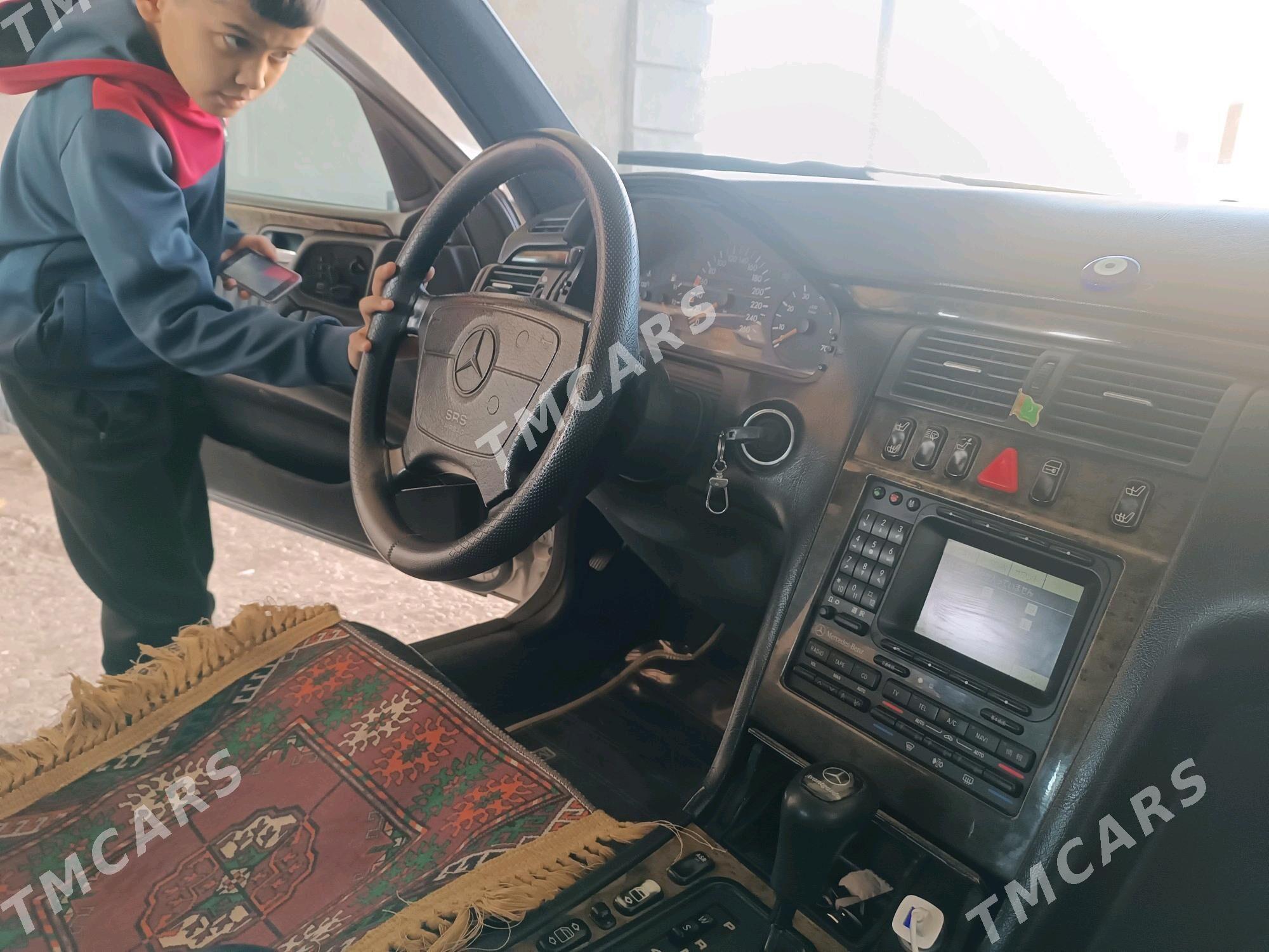 Mercedes-Benz 230E 1997 - 75 000 TMT - Mary - img 2