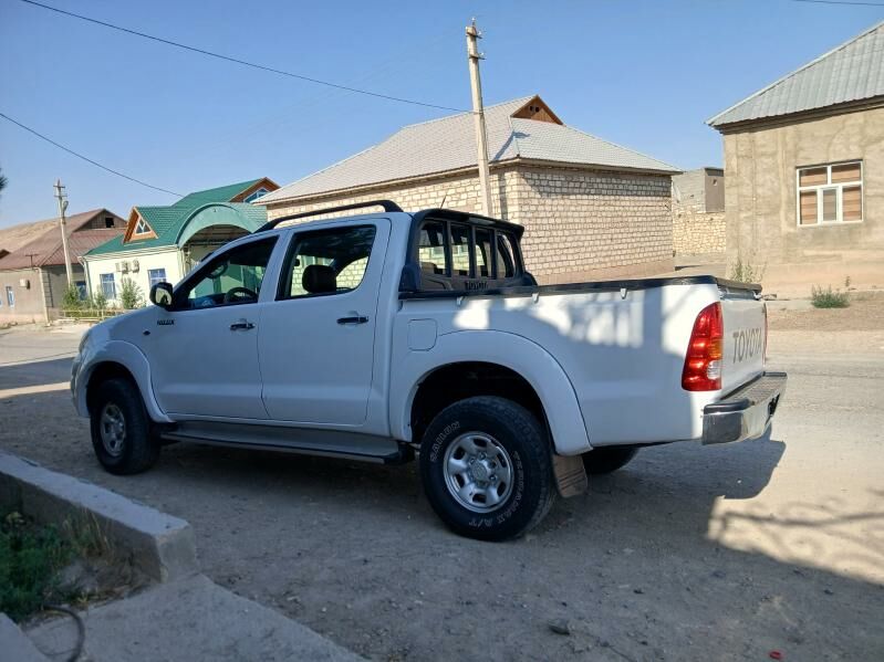 Toyota Hilux 2009 - 250 000 TMT - Türkmenbaşy - img 4
