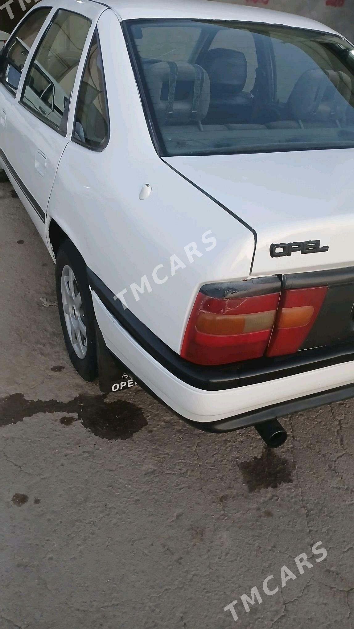 Opel Vectra 1990 - 26 000 TMT - Губадаг - img 2