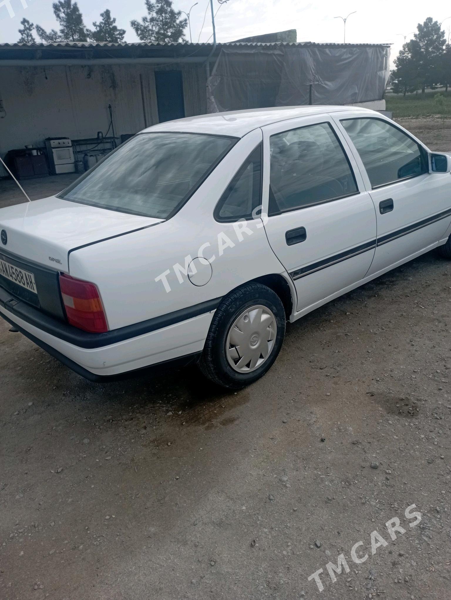 Opel Vectra 1992 - 34 000 TMT - Бахарден - img 3