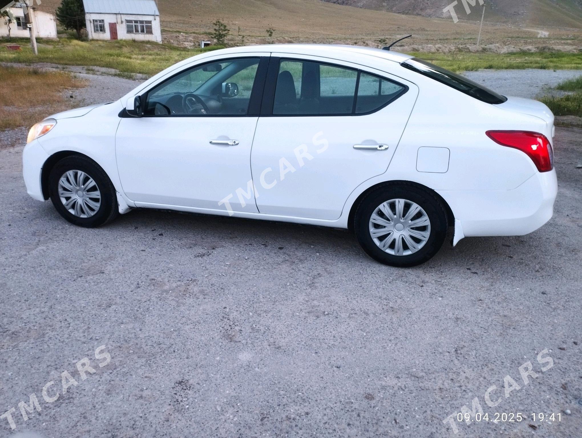 Nissan Versa 2012 - 100 000 TMT - Бахарден - img 3