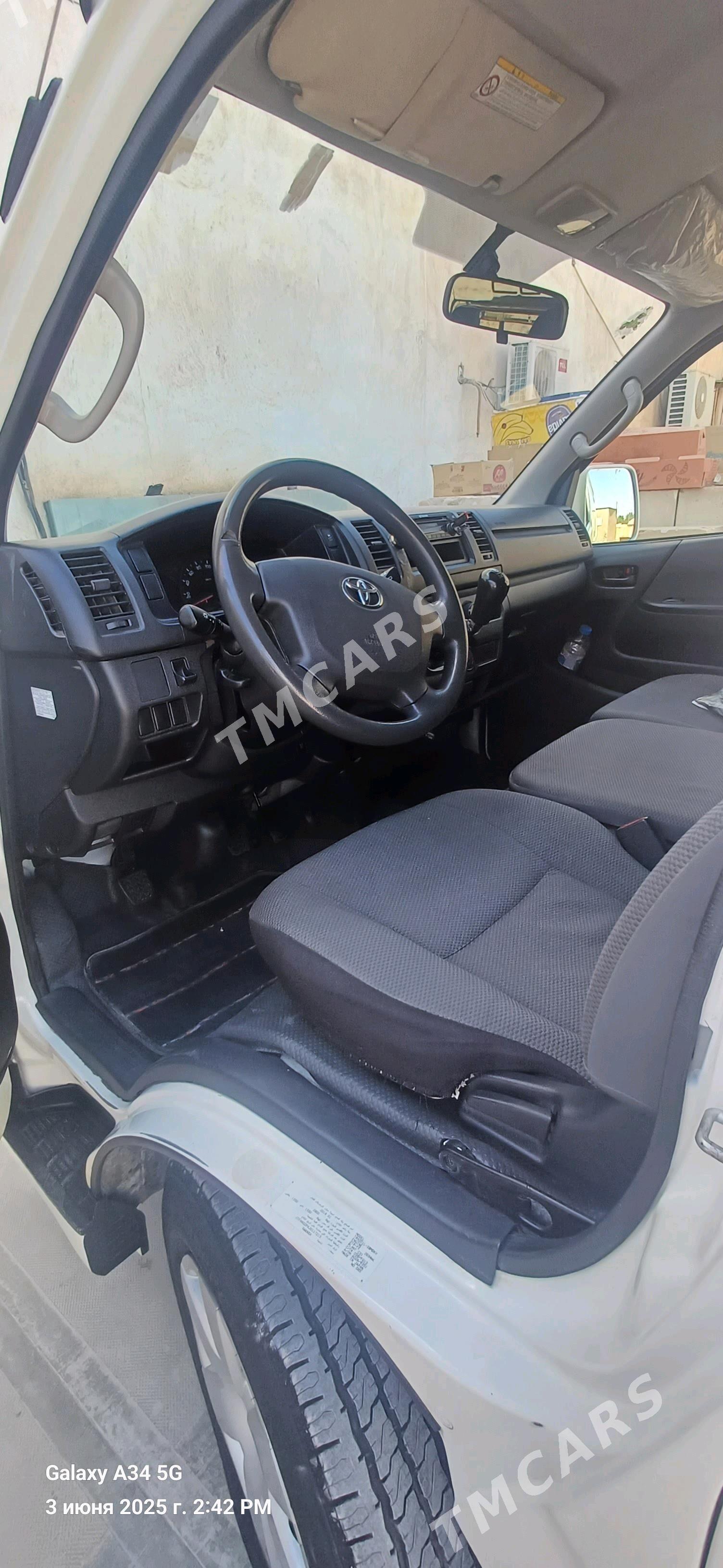 Toyota Hiace 2018 - 330 000 TMT - Babadaýhan - img 3