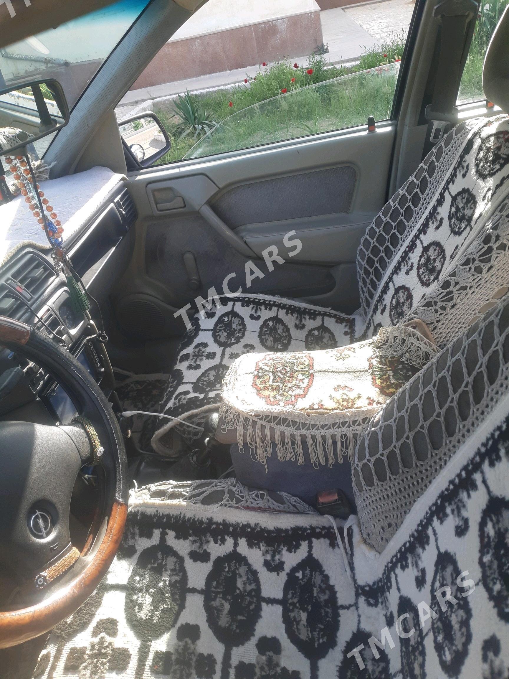 Opel Vectra 1990 - 32 000 TMT - Ёлётен - img 9