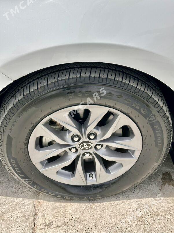 Toyota Sienna 2021 - 590 000 TMT - Мары - img 4