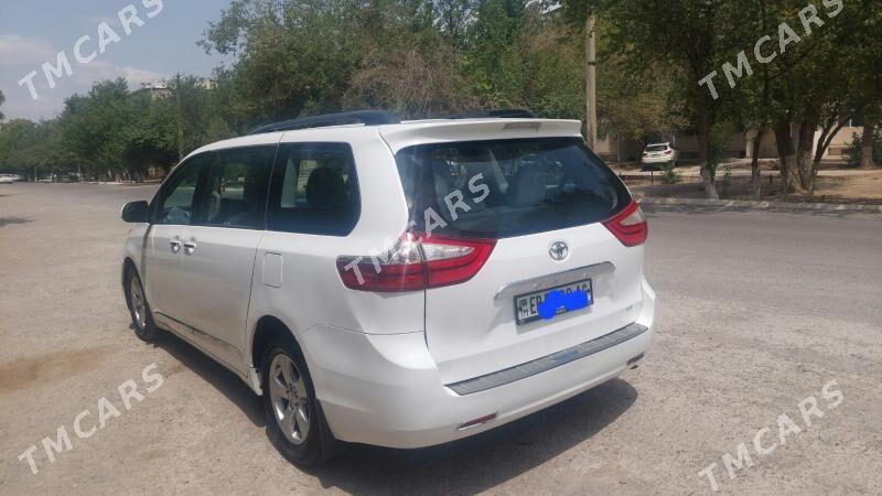 Toyota Sienna 2016 - 325 000 TMT - Мир 2 - img 9