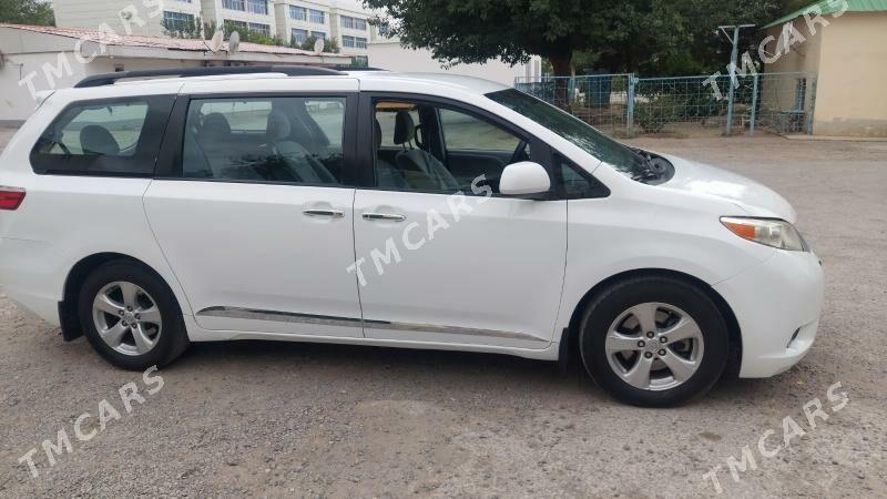 Toyota Sienna 2016 - 325 000 TMT - Мир 2 - img 10