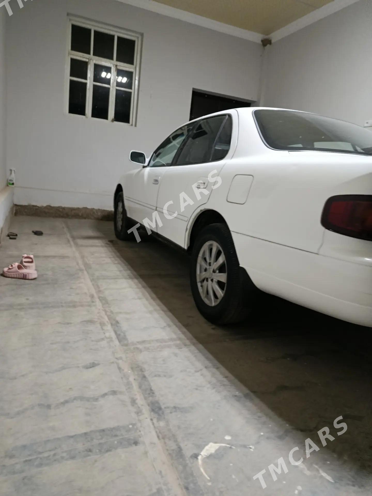 Toyota Camry 1995 - 90 000 TMT - Дянев - img 5