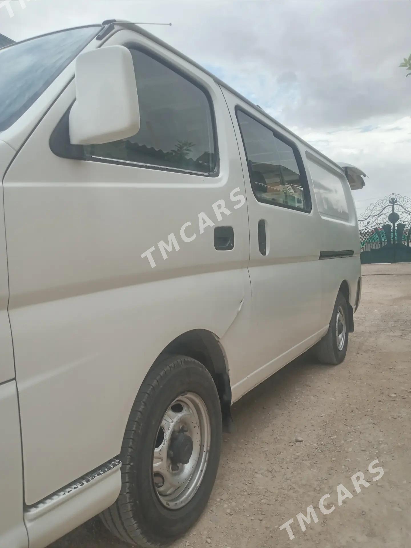 Nissan Urvan 2010 - 147 000 TMT - Балканабат - img 2