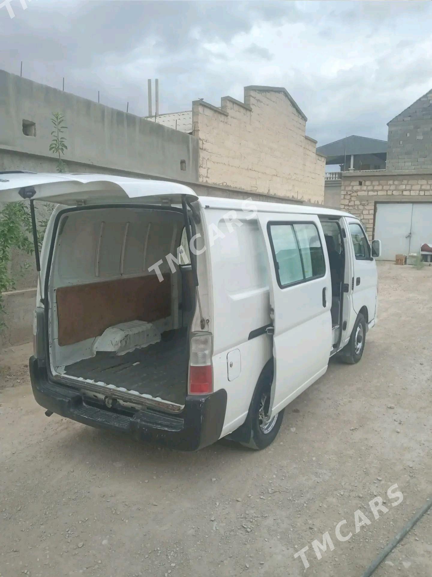 Nissan Urvan 2010 - 147 000 TMT - Балканабат - img 8