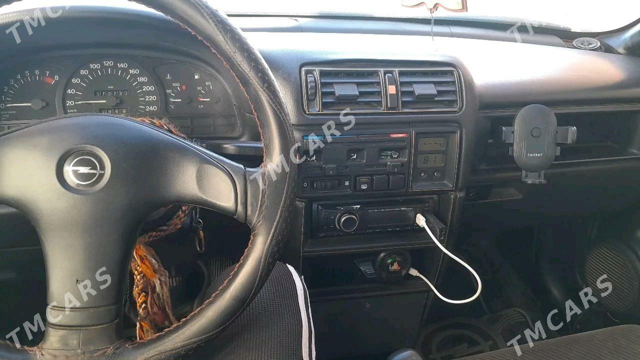 Opel Vectra 1993 - 35 000 TMT - Гурбансолтан Едже - img 4