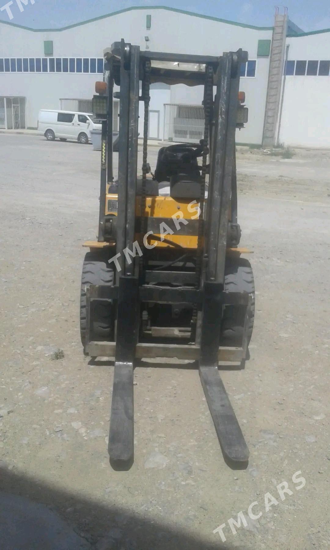 Kara Forklift 2013 - 135 000 TMT - Çoganly - img 4
