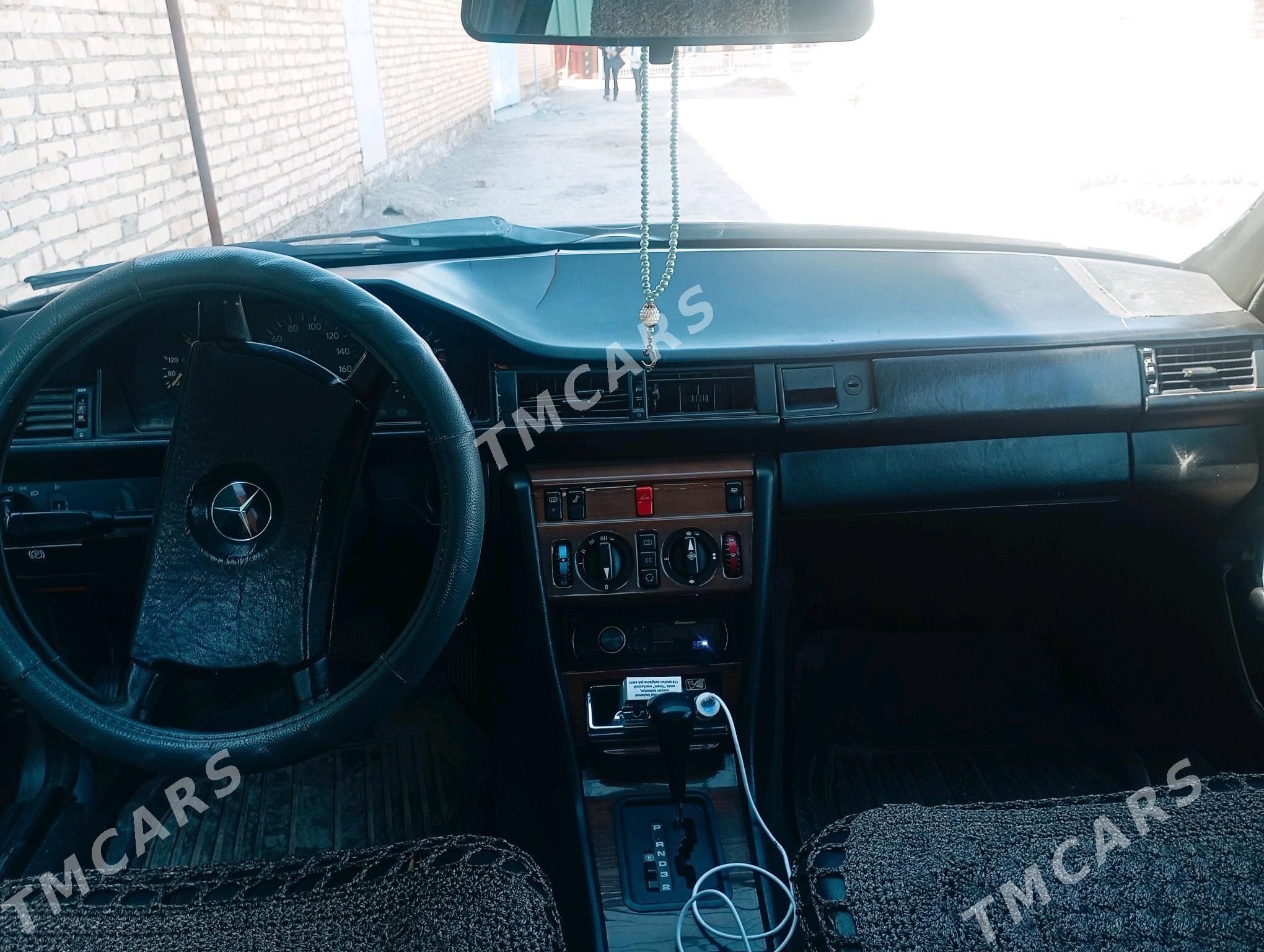 Mercedes-Benz 230E 1990 - 45 000 TMT - Чарджоу - img 3