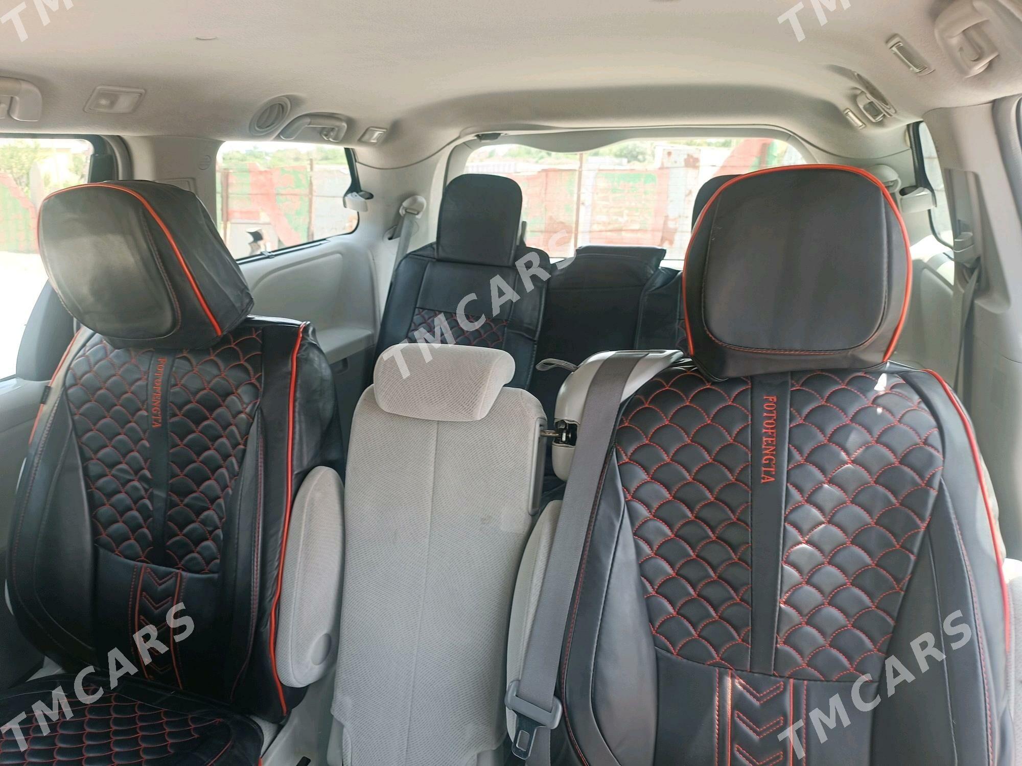 Toyota Sienna 2010 - 250 000 TMT - Мары - img 8