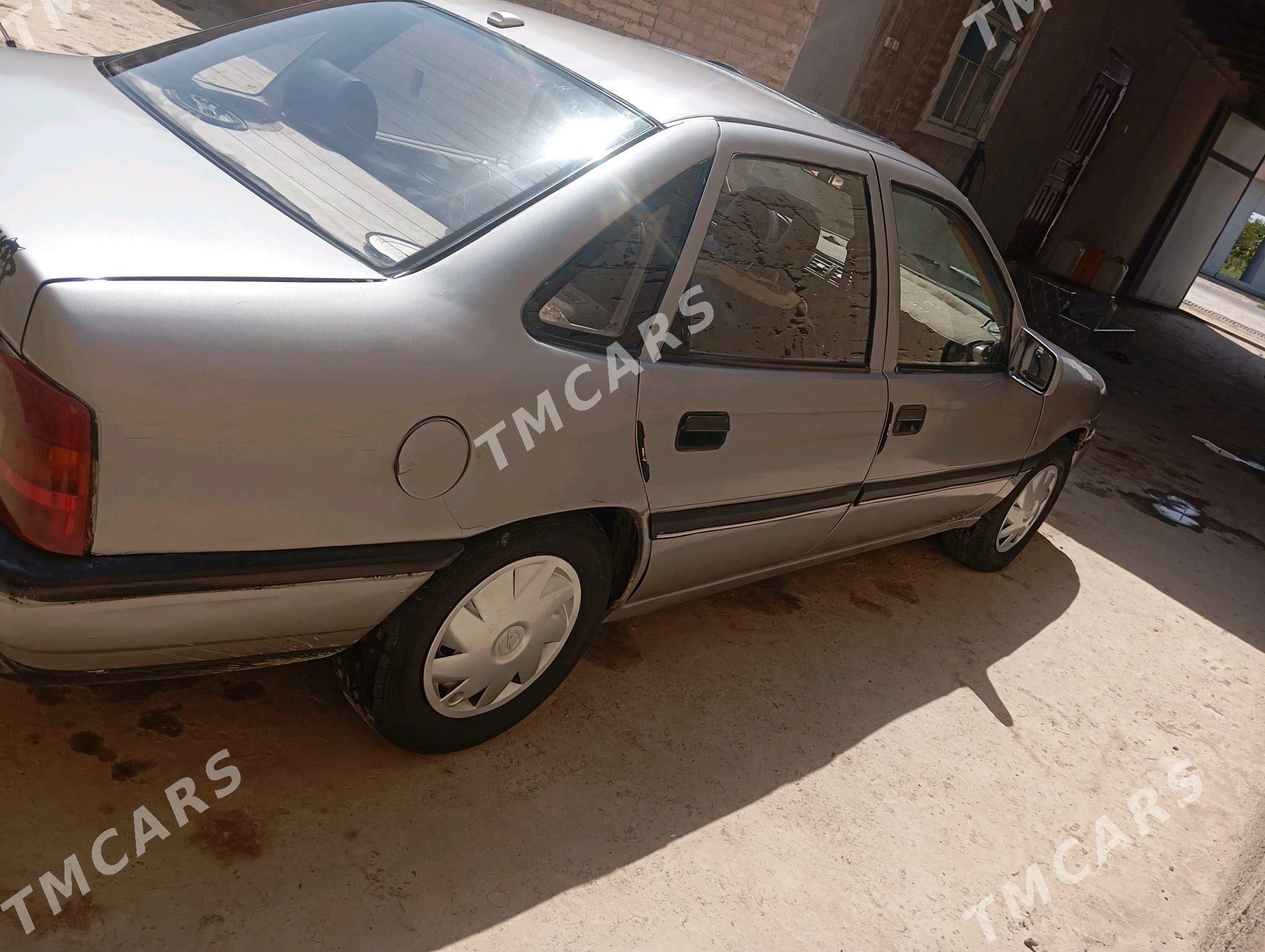 Opel Vectra 1990 - 30 000 TMT - Чарджоу - img 5
