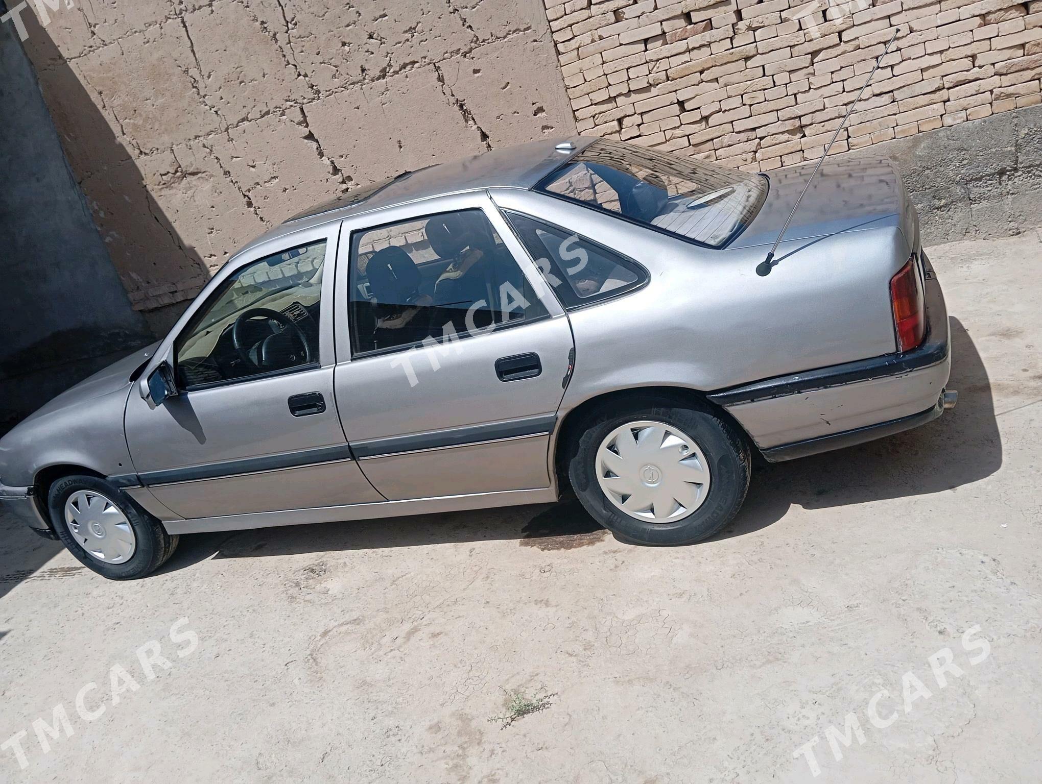 Opel Vectra 1990 - 30 000 TMT - Чарджоу - img 6