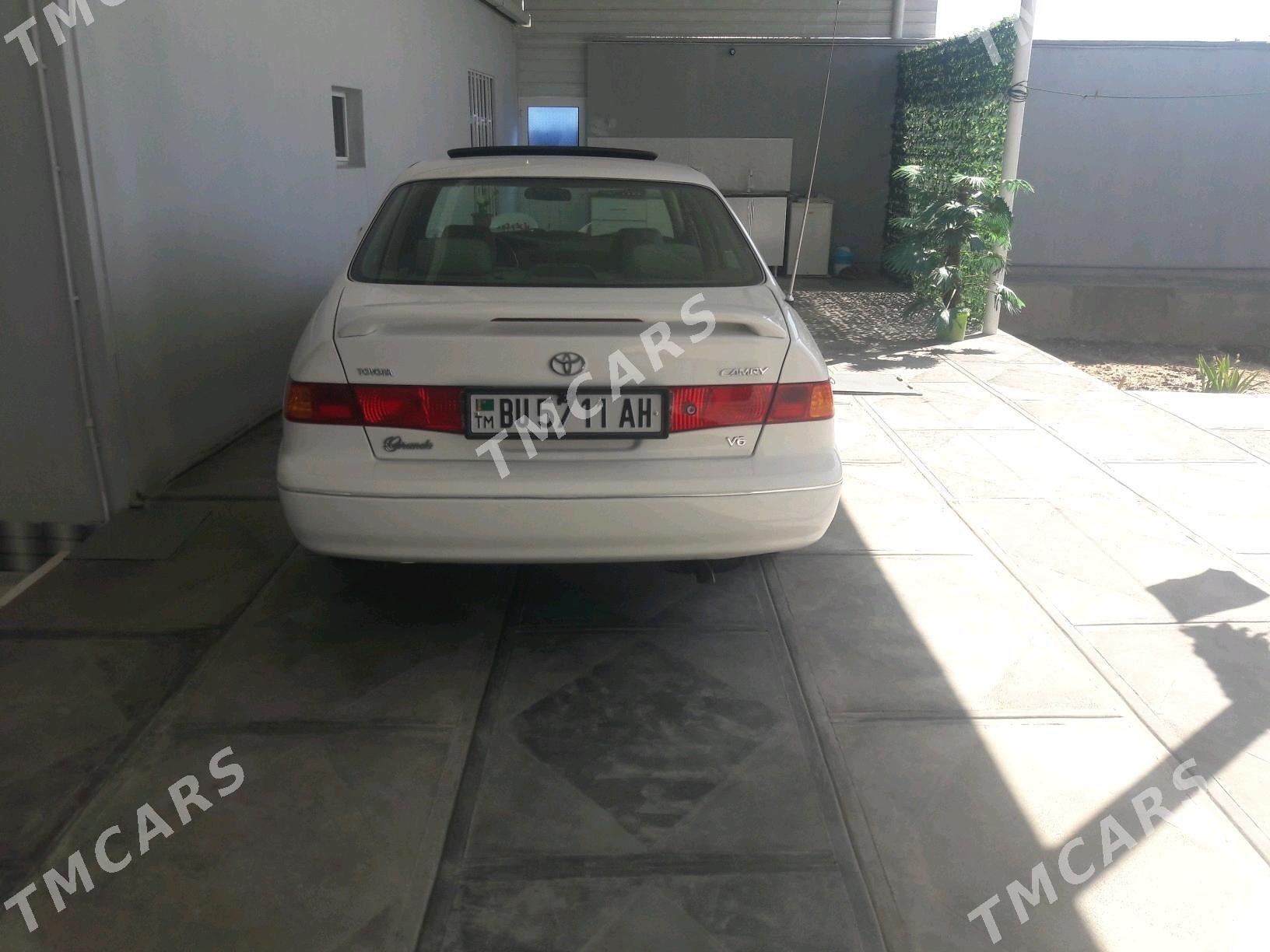 Toyota Camry 1998 - 140 000 TMT - Кака - img 3