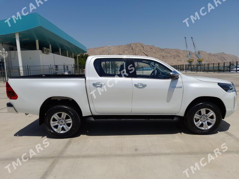 Toyota Hilux 2023 - 595 000 TMT - Туркменбаши - img 4