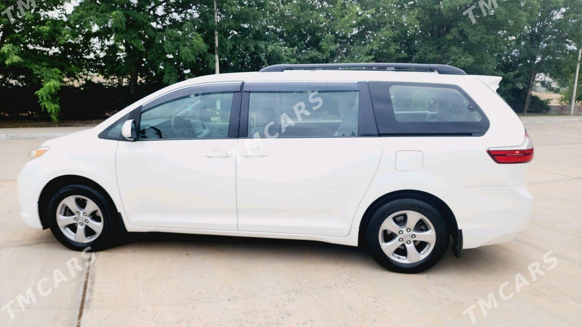 Toyota Sienna 2017 - 335 000 TMT - Ашхабад - img 2