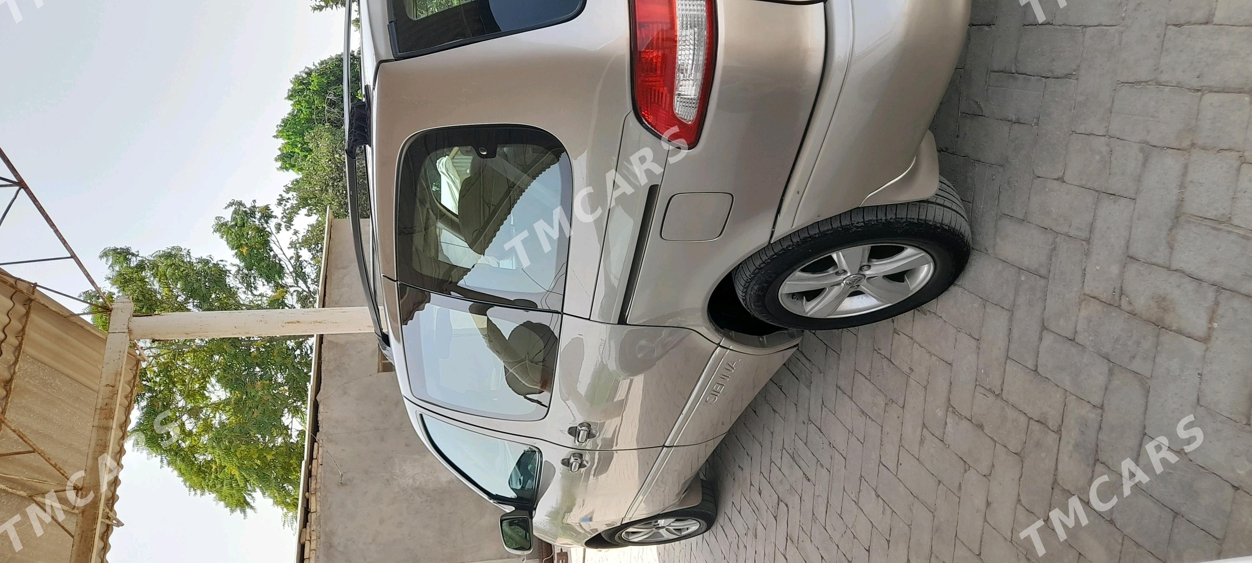 Toyota Sienna 2001 - 115 000 TMT - Байрамали - img 5