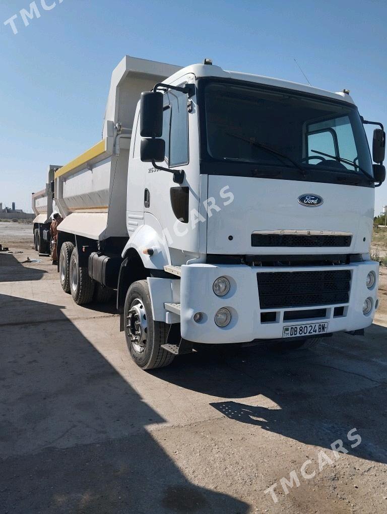 Ford Cargo 3535D 2013 - 700 000 TMT - Балканабат - img 2