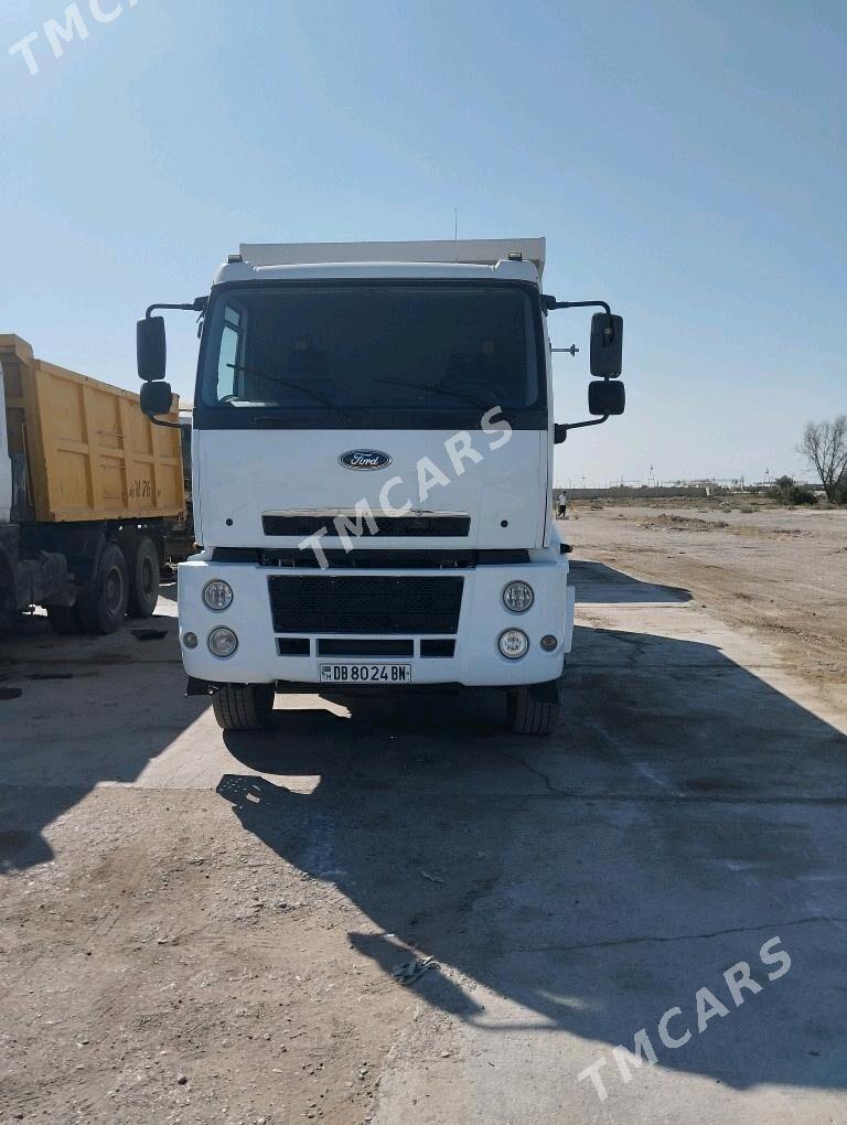 Ford Cargo 3535D 2013 - 700 000 TMT - Балканабат - img 5