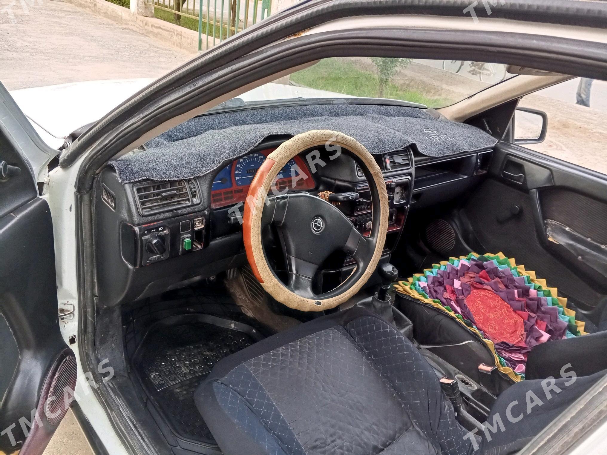 Opel Vectra 1989 - 25 000 TMT - Garabekewül - img 2