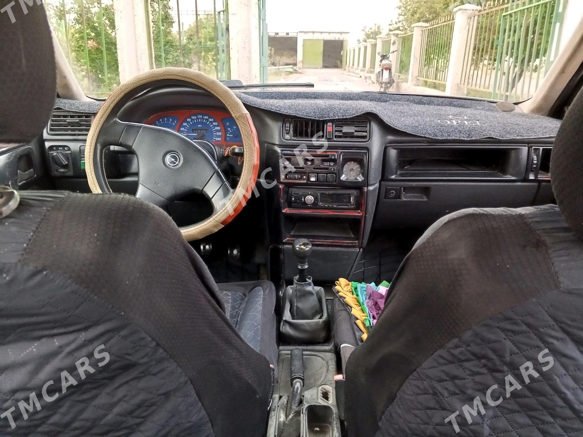 Opel Vectra 1989 - 25 000 TMT - Garabekewül - img 5