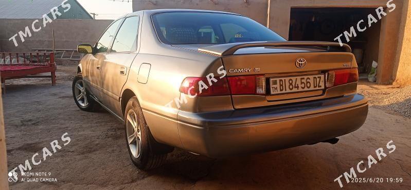 Toyota Camry 2001 - 125 000 TMT - Кёнеургенч - img 3