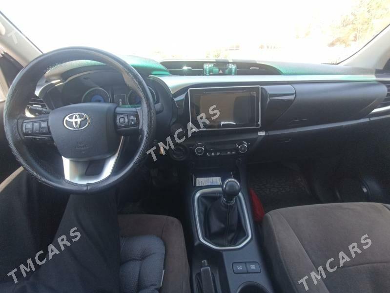 Toyota Hilux 2016 - 440 000 TMT - Хазар - img 4
