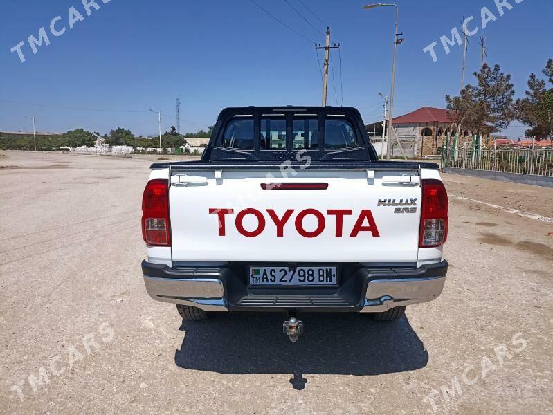 Toyota Hilux 2016 - 440 000 TMT - Хазар - img 8
