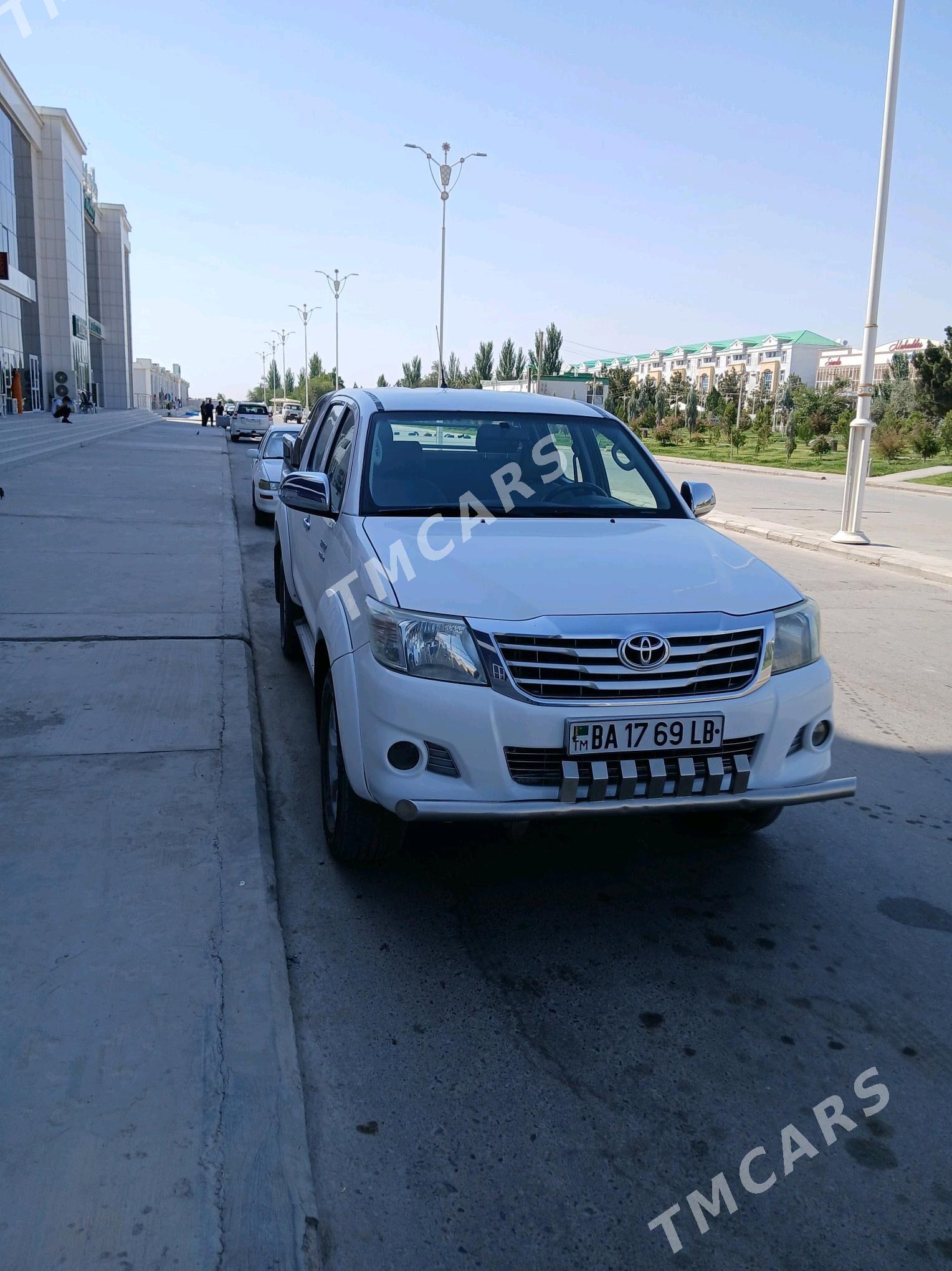 Toyota Hilux 2011 - 300 000 TMT - Керки - img 2