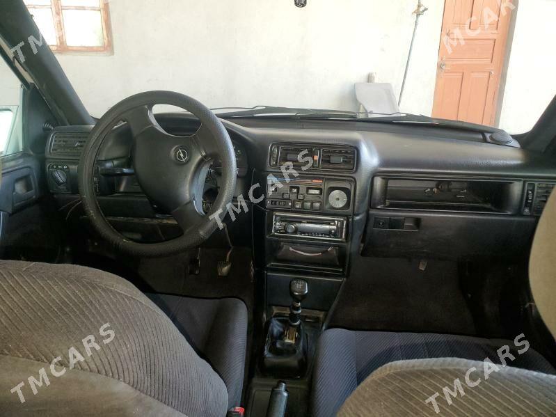Opel Vectra 1993 - 35 000 TMT - Sakar - img 4