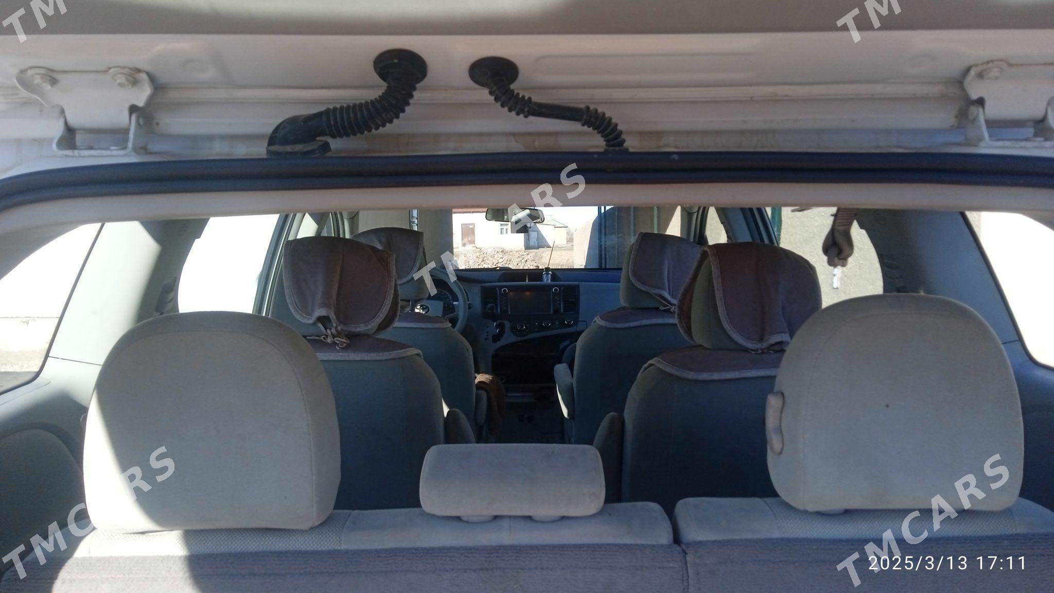 Toyota Sienna 2010 - 260 000 TMT - Boldumsaz - img 7