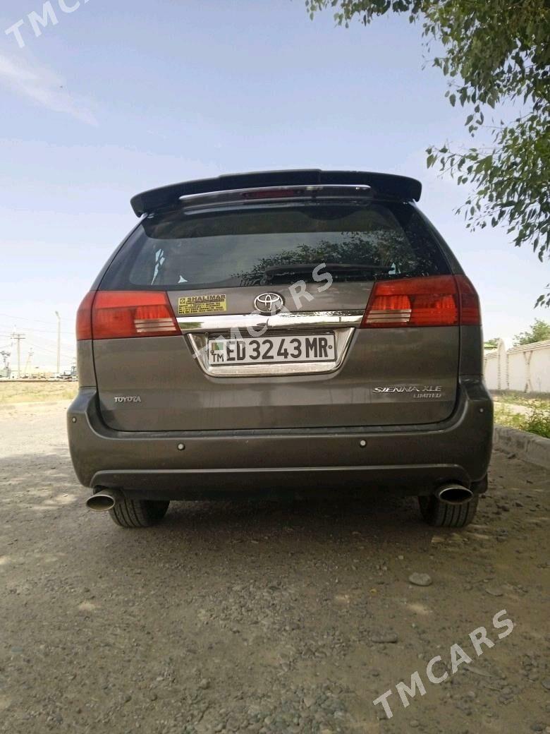 Toyota Sienna 2004 - 240 000 TMT - Ёлётен - img 4