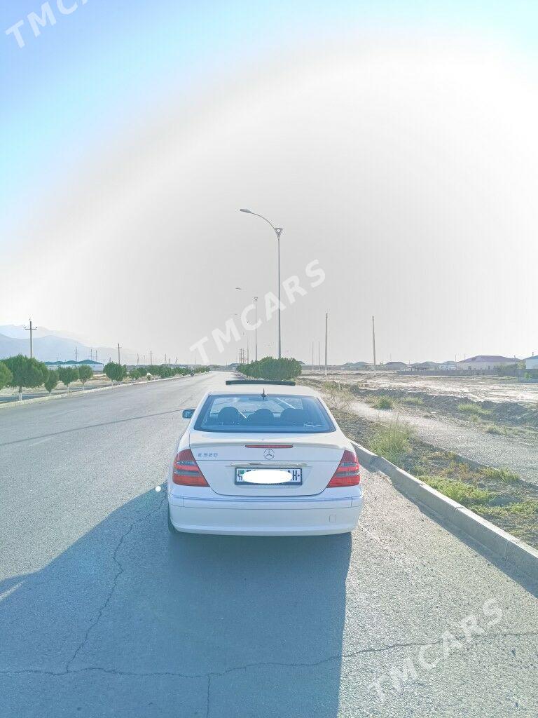 Mercedes-Benz E320 2003 - 149 000 TMT - Bäherden - img 2