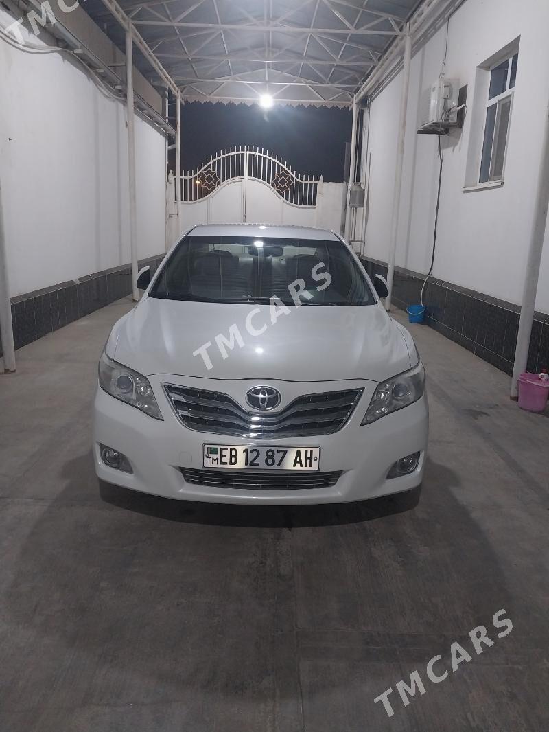 Toyota Camry 2010 - 200 000 TMT - Теджен - img 3