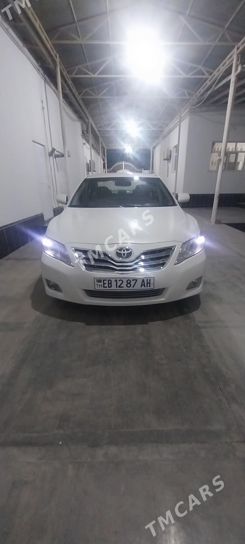 Toyota Camry 2010 - 200 000 TMT - Теджен - img 4