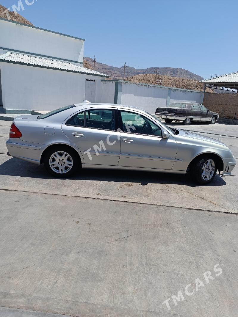 Mercedes-Benz E280 2003 - 130 000 TMT - Балканабат - img 3