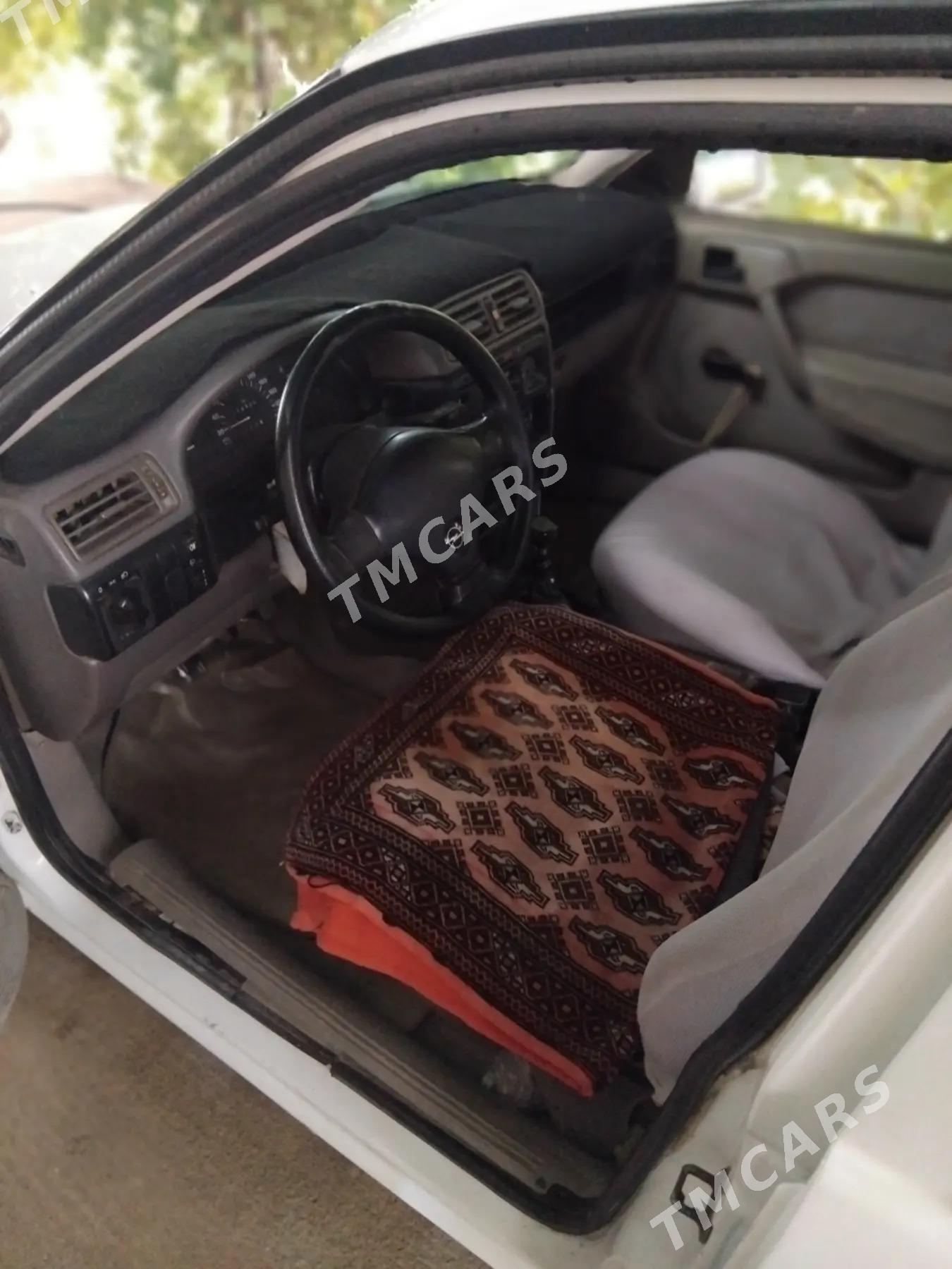 Opel Vectra 1990 - 35 000 TMT - Газаджак - img 3