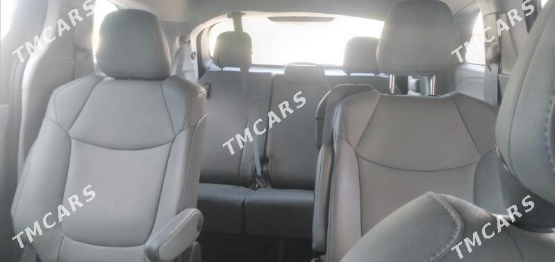 Toyota Sienna 2021 - 540 000 TMT - Теджен - img 2