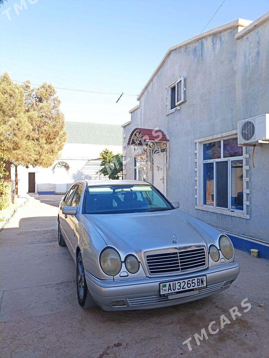 Mercedes-Benz E320 1999 - 52 000 TMT - Balkanabat - img 5