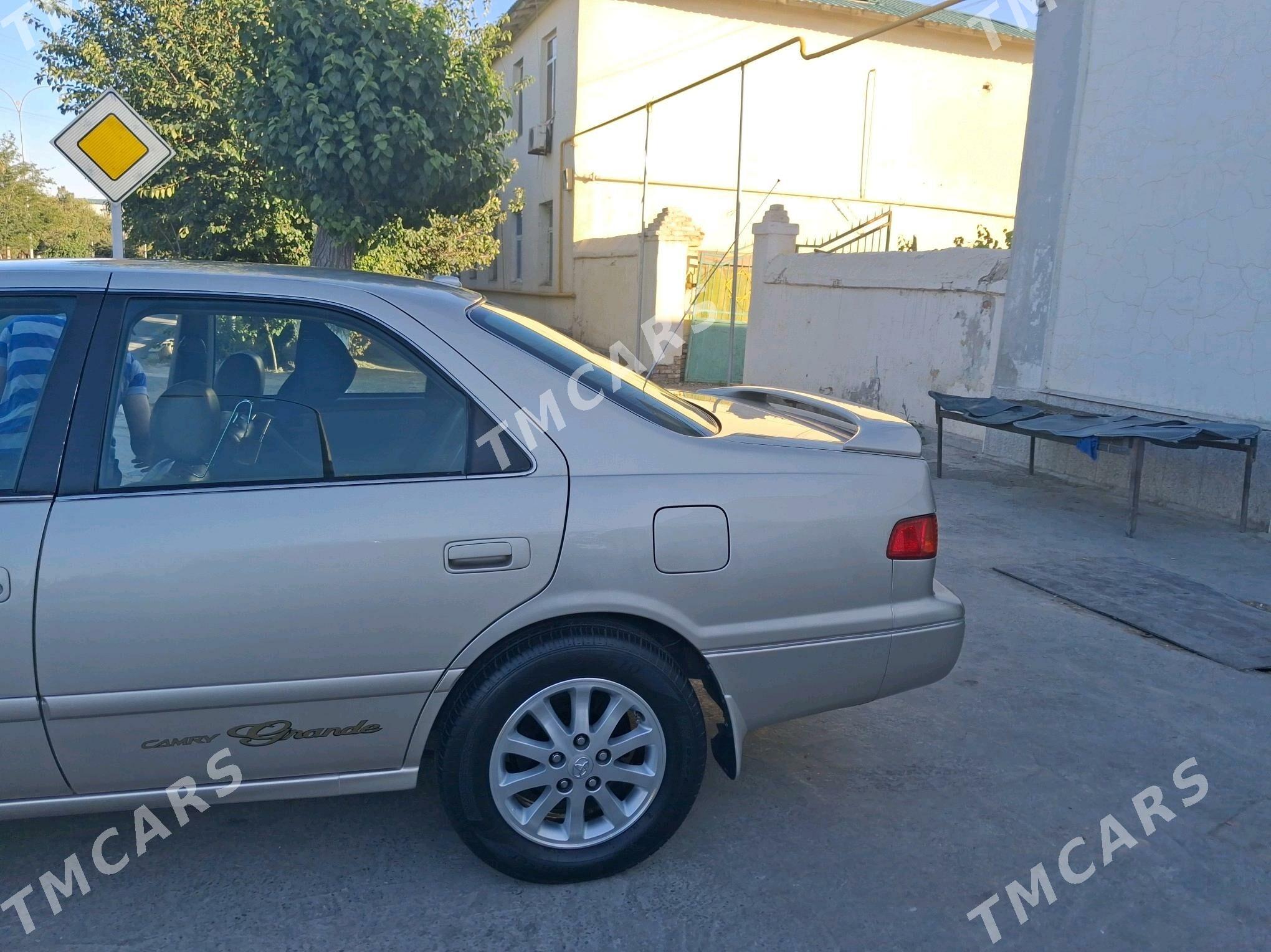 Toyota Camry 2001 - 190 000 TMT - Türkmenabat - img 8